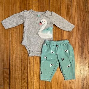 🌟5 for $25🌟 Carter’s Swan Outfit